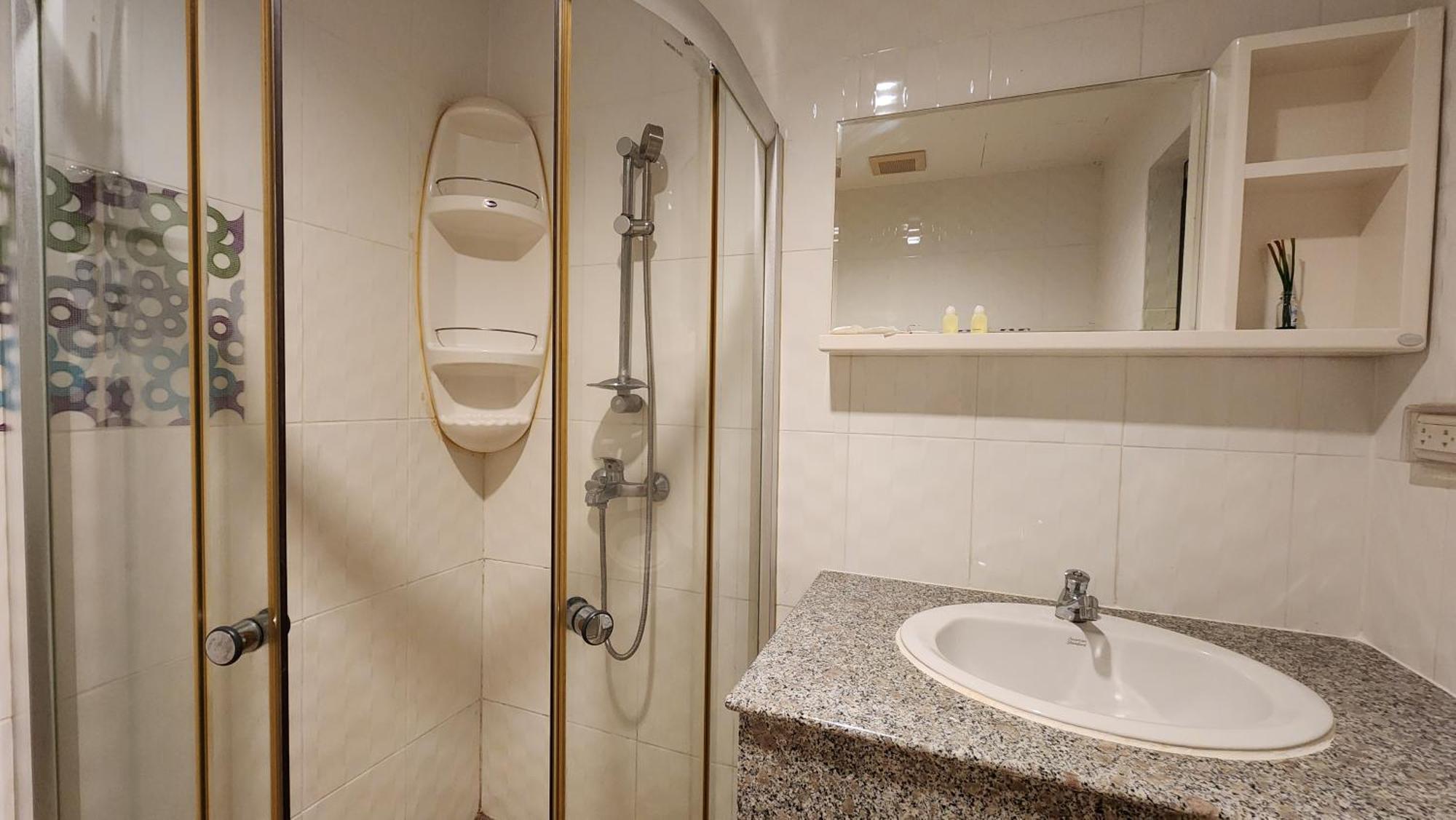 Valhalla Pattaya Hotel Джомтьен Экстерьер фото