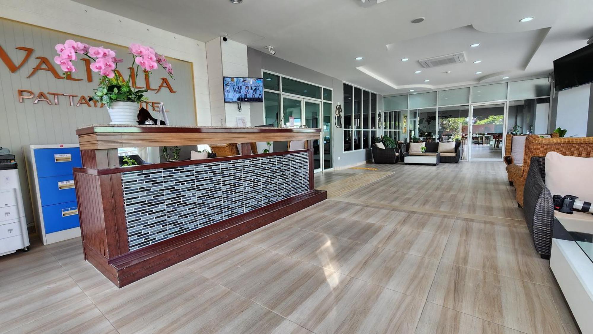 Valhalla Pattaya Hotel Джомтьен Экстерьер фото